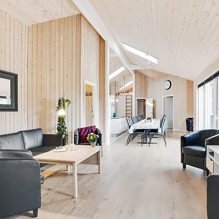 24 Person In Idestrup * Boto By
