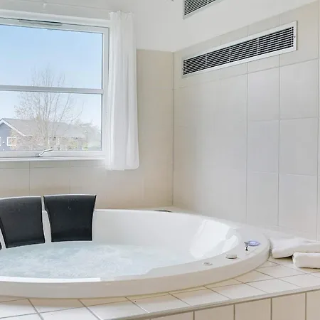 5 Star In Idestrup Nyaraló Bøtø By